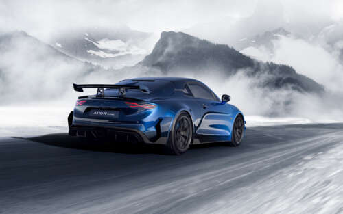 Детальний огляд спортивного автомобіля Alpine A110 R Ultime, що демонструє його аеродинамічний... 7680x4800