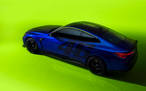 Елегантний BMW M4 CS Edition, оформлений у жовто-чорну кольорову гаму з логотипом... 7680x4800