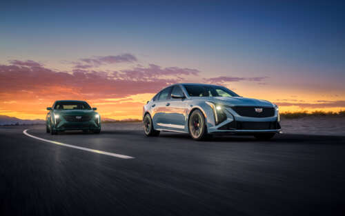 Елегантний і потужний седан Cadillac CT5-V Blackwing, зображений у високій роздільній... 7680x4800