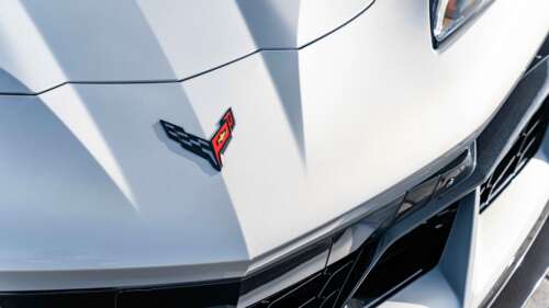 Елегантний і обтічний спортивний автомобіль Chevrolet Corvette C8, що демонструє... 8K