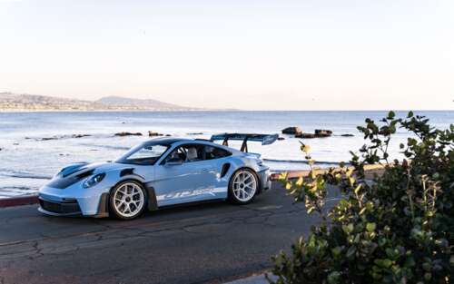 Високопродуктивний спортивний автомобіль Porsche з елегантним, обтічним дизайном. 7680x4800