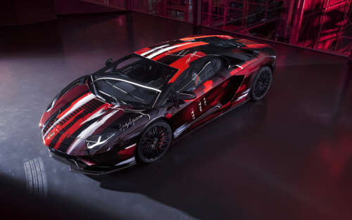 Елегантний і потужний суперкар Lamborghini Aventador S, що демонструє свій аеродинамічний... 7680x4800