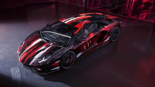 Елегантний і потужний суперкар Lamborghini Aventador S, що демонструє свій аеродинамічний...