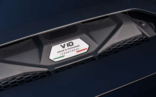 Елегантний суперкар Lamborghini Huracán, зображений у високій роздільній здатності,... 7680x4800