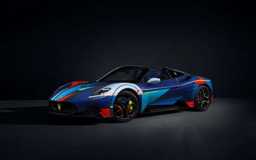 Високопродуктивний суперкар Maserati MC20, що вирізняється елегантним аеродинамічним... 7680x4800