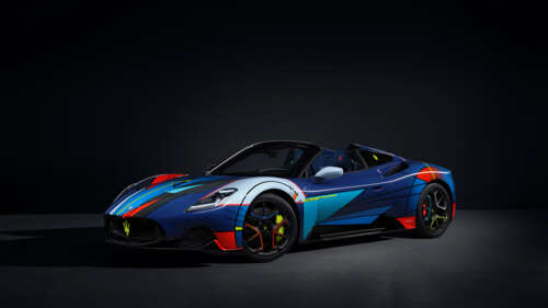 Високопродуктивний суперкар Maserati MC20, що вирізняється елегантним аеродинамічним... 8K