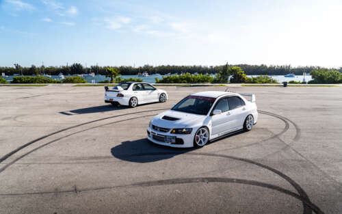 Детальний вигляд спортивного седана Mitsubishi Lancer Evolution IX, що демонструє... 7680x4800