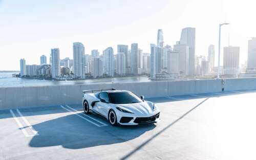 Високопродуктивний спортивний автомобіль Chevrolet Corvette C8, що вирізняється сучасним... 7680x4800