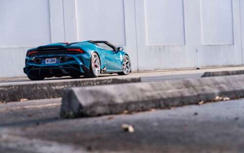 Детальний вигляд автомобіля Lamborghini Huracan Evo, на якому можна розгледіти його... 7680x4800