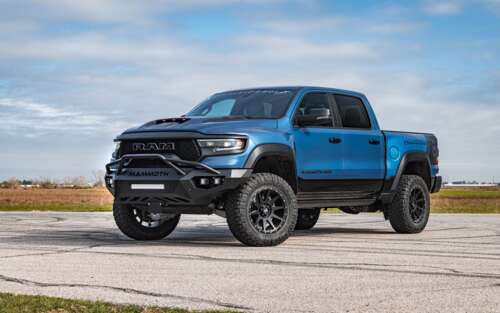 Величезний пікап Hennessey Mammoth 1000 Dodge Ram із піднятим кузовом, агресивними... 7680x4800