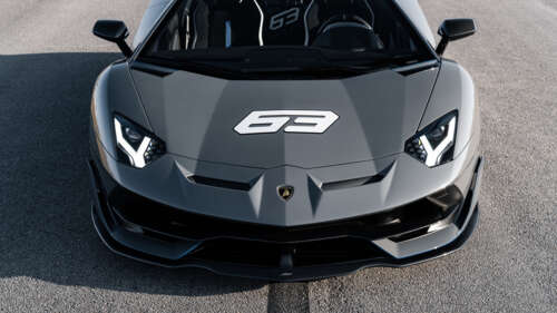 Зображення з близької відстані елегантного, надпотужного суперкара Lamborghini Huracan.