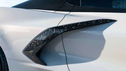 Елегантний і потужний спортивний автомобіль Chevrolet Corvette C8, що демонструє...