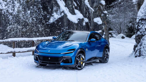 Елегантний і яскравий синій Ferrari Purosangue – розкішний супер-позашляховик. 8K