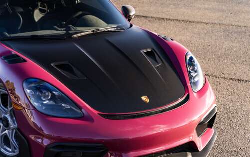 Зображення спортивного автомобіля Porsche з високою деталізацією, на якому видно,... 7680x4800