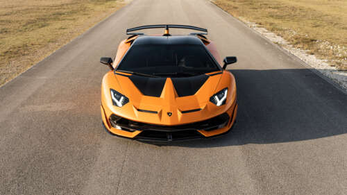 Зображення Lamborghini Aventador SVJ крупним планом, на якому можна розгледіти її... 8K