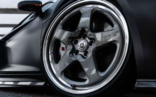 Професійно виконаний крупний план елегантного розкішного седана Audi з полірованим... 7680x4800