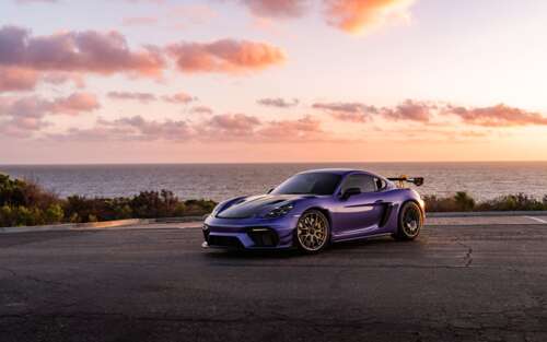 Високопродуктивний спортивний автомобіль Porsche GT3 RS, зображений з високим ступенем... 7680x4800