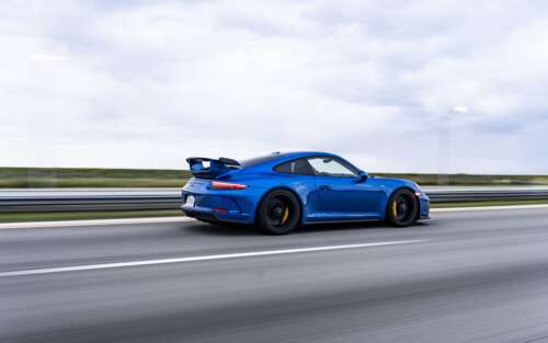 Високопродуктивний спортивний автомобіль Porsche GT3 RS, що вирізняється аеродинамічними... 7680x4800