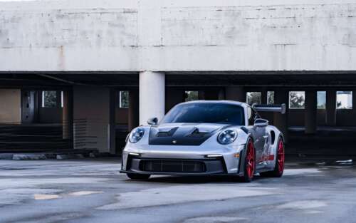 Елегантний і потужний Porsche GT3 RS, що демонструє свої аеродинамічні обриси та... 7680x4800