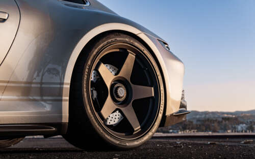 Високопродуктивний спортивний автомобіль Porsche GT3 RS з агресивним аеродинамічним... 7680x4800