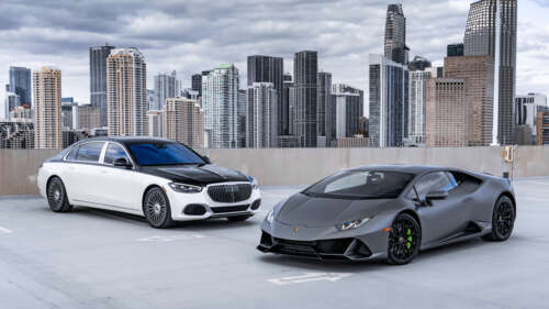 Детальний вигляд розкішного суперкара Lamborghini Huracan, що підкреслює його аеродинамічний... 8K