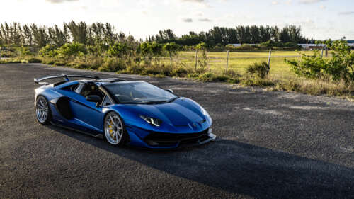 Високопродуктивний суперкар Lamborghini, що вирізняється культовими аеродинамічними... 8K