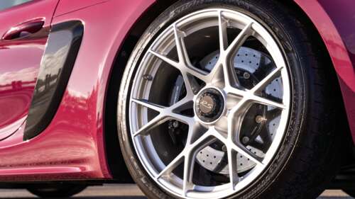 Елегантний, потужний спортивний автомобіль Porsche, зафіксований на вражаючій світлині. 8K