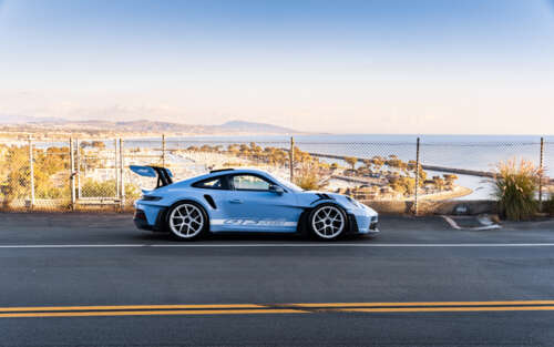 Елегантний і вишуканий спортивний автомобіль Porsche, що вирізняється сучасним аеродинамічним... 7680x4800