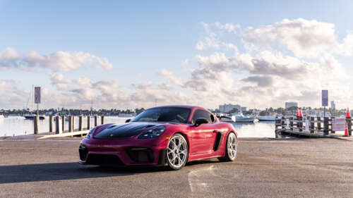 Детальний план спортивного автомобіля Porsche, що вирізняється високими технічними... 8K