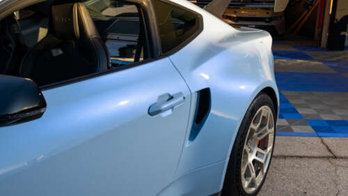 Детальний вигляд Ford Mustang GTD, що демонструє його агресивний аеродинамічний дизайн... 8K