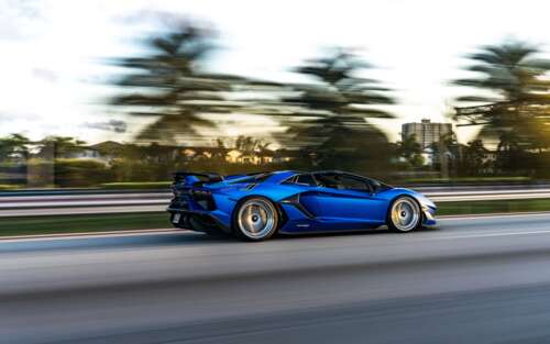 Детальний план автомобіля Lamborghini Aventador SVJ, що демонструє його агресивний... 7680x4800