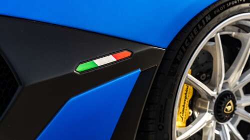 Високопродуктивний суперкар Lamborghini Aventador SVJ демонструє свій аеродинамічний... 8K