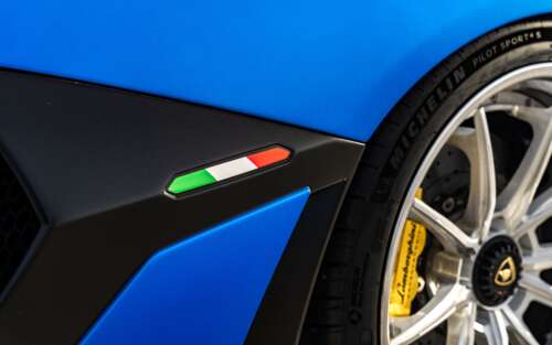 Високопродуктивний суперкар Lamborghini Aventador SVJ демонструє свій аеродинамічний... 7680x4800