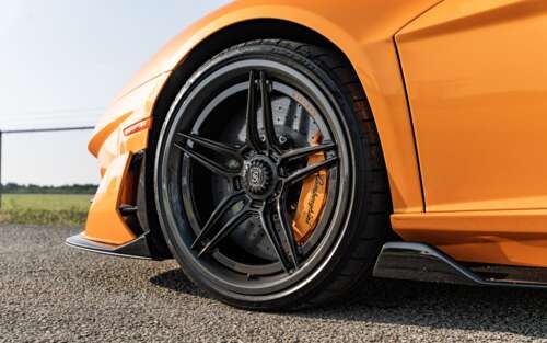 Високопродуктивний суперкар Lamborghini Aventador SVJ, який вирізняється своїм фірмовим... 7680x4800