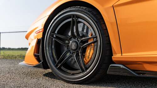 Високопродуктивний суперкар Lamborghini Aventador SVJ, який вирізняється своїм фірмовим... 8K