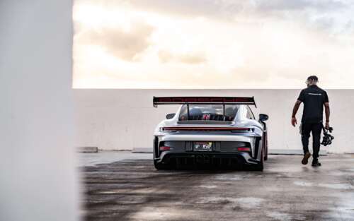 Детальний вигляд елегантного, високопродуктивного спортивного автомобіля Porsche... 7680x4800