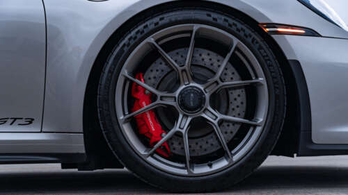 Високопродуктивний спортивний автомобіль Porsche GT3 RS, що вирізняється аеродинамічним... 8K