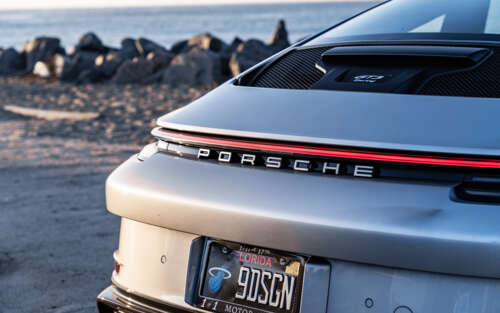 Високопродуктивний спортивний автомобіль Porsche GT3 RS, що вирізняється агресивним... 7680x4800