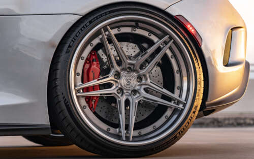 Високопродуктивний суперкар McLaren, що вирізняється елегантними аеродинамічними... 7680x4800