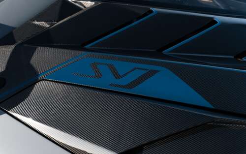 Високопродуктивний суперкар Lamborghini, що вирізняється обтічним, аеродинамічним... 7680x4800