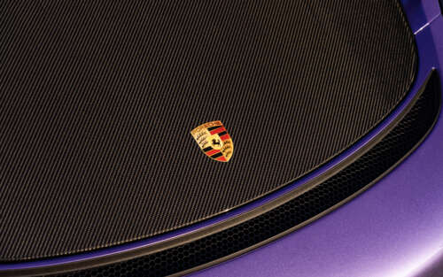 Високопродуктивний спортивний автомобіль Porsche GT3 RS, що демонструє свої аеродинамічні... 7680x4800