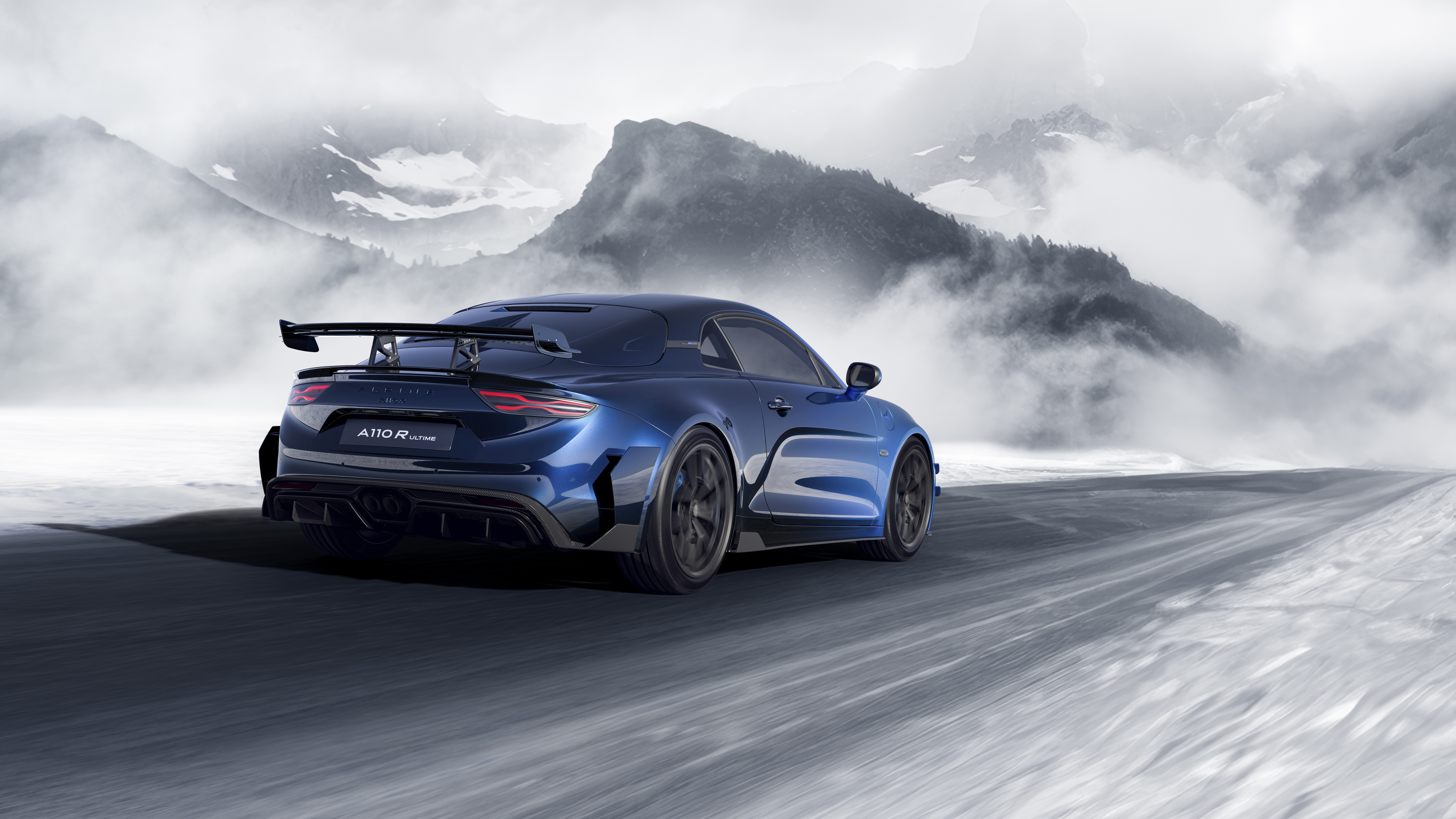 Детальний огляд спортивного автомобіля Alpine A110 R Ultime, що демонструє його аеродинамічний кузов і високоякісне оздоблення.
