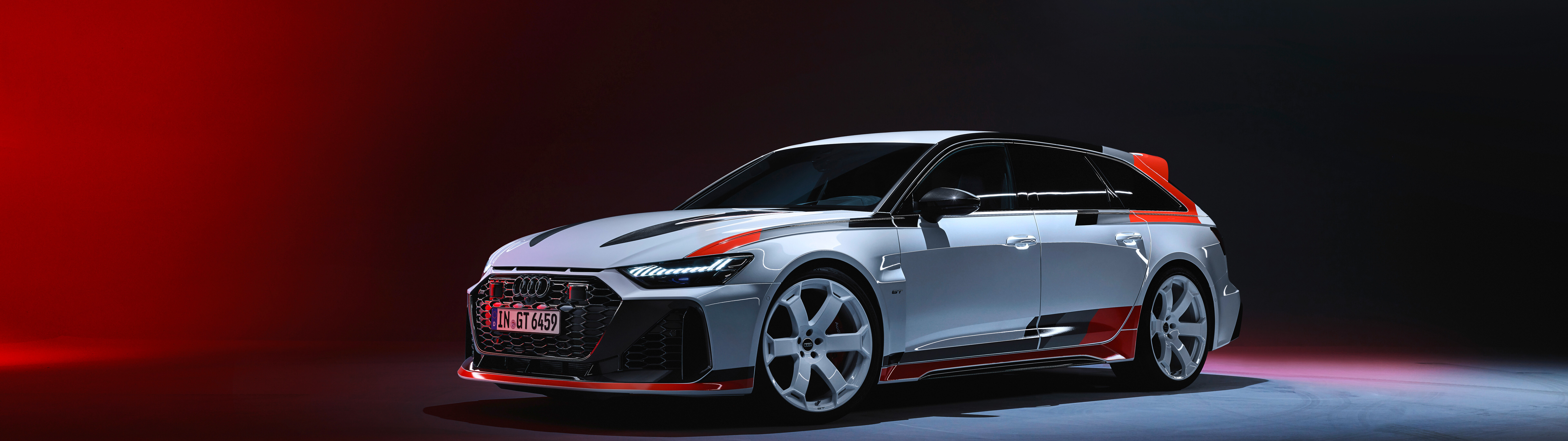 Високопродуктивний розкішний автомобіль Audi RS6 Avant GT з агресивним дизайном кузова та елегантним металевим покриттям.