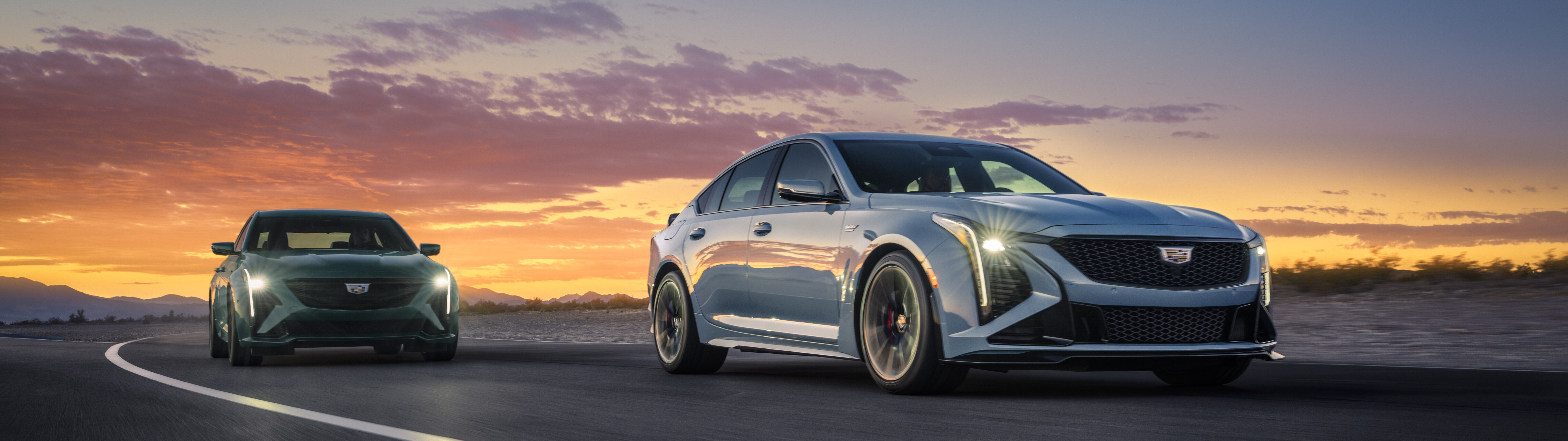 Елегантний і потужний седан Cadillac CT5-V Blackwing, зображений у високій роздільній здатності.