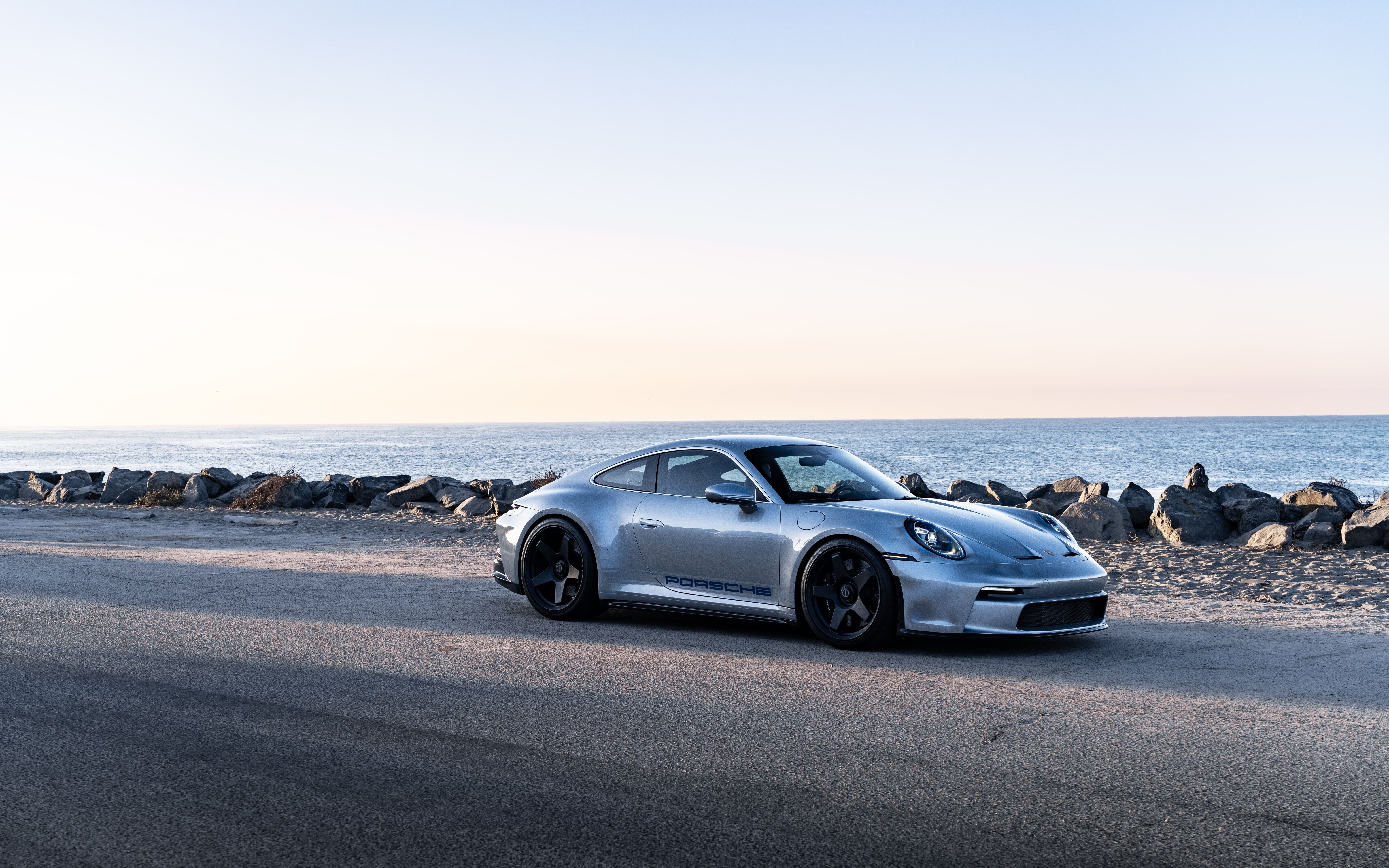 Детальний знімок у високій роздільній здатності спортивного автомобіля Porsche GT3 RS.