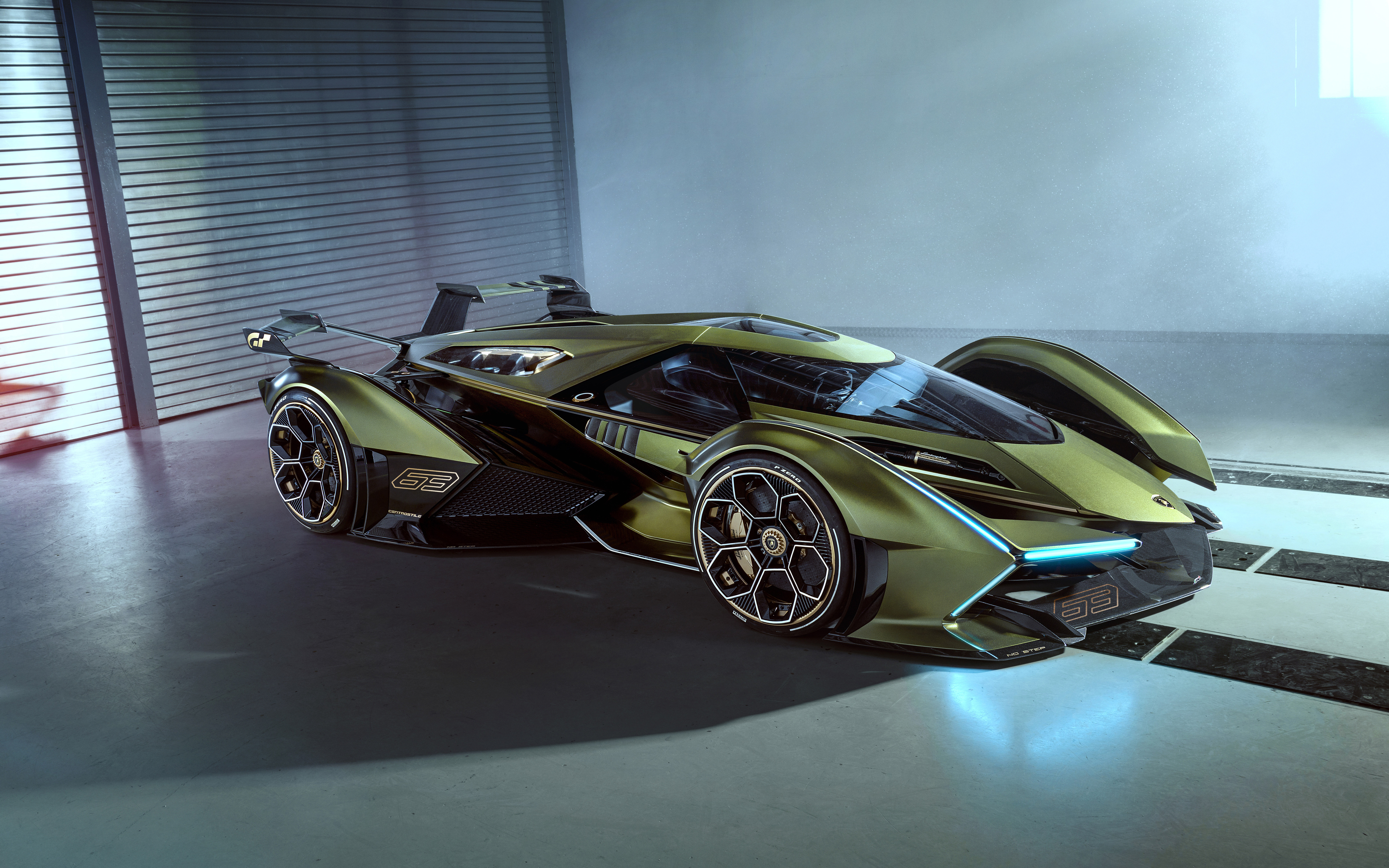 Футуристичний суперкар Lamborghini Lambo V12 Vision Gran Turismo, що демонструє свій аеродинамічний силует і агресивний дизайн.