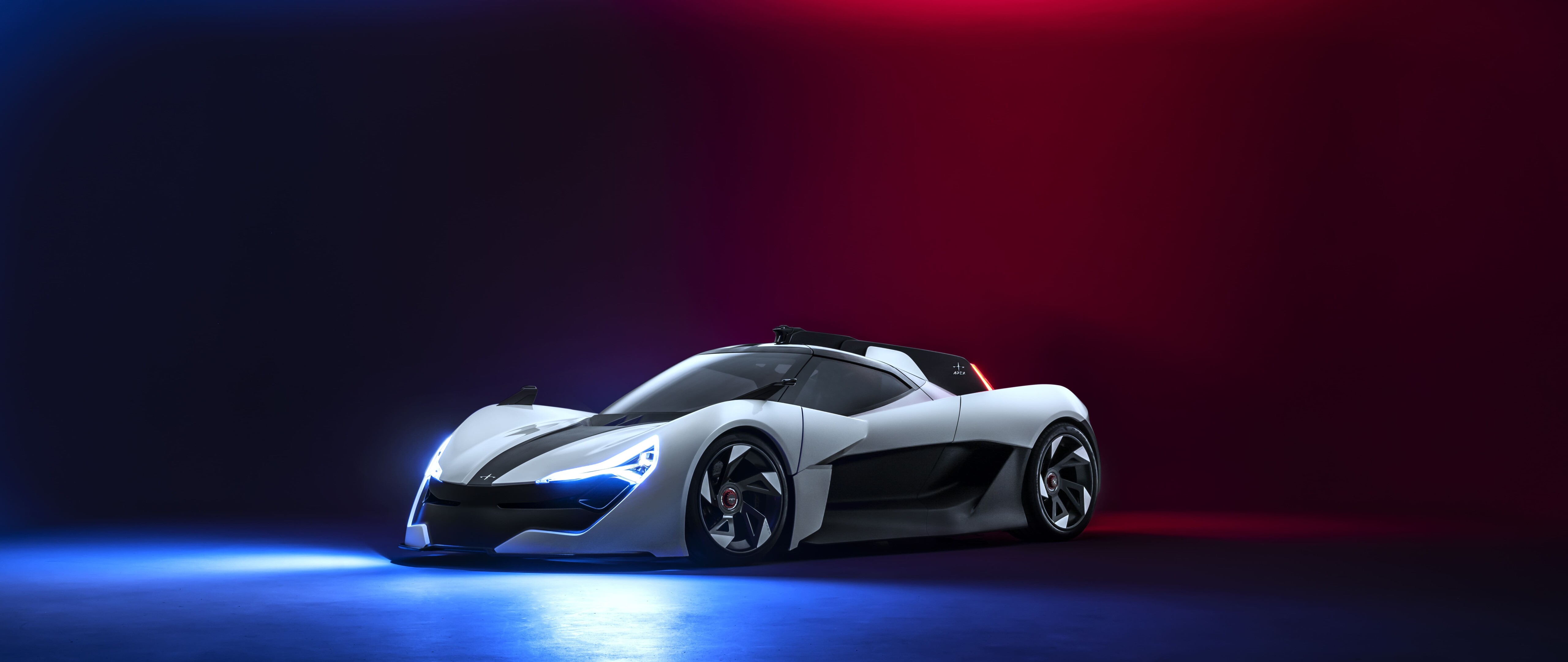 Елегантний, обтічний сучасний спортивний автомобіль, представлений у професійній студійній обстановці.