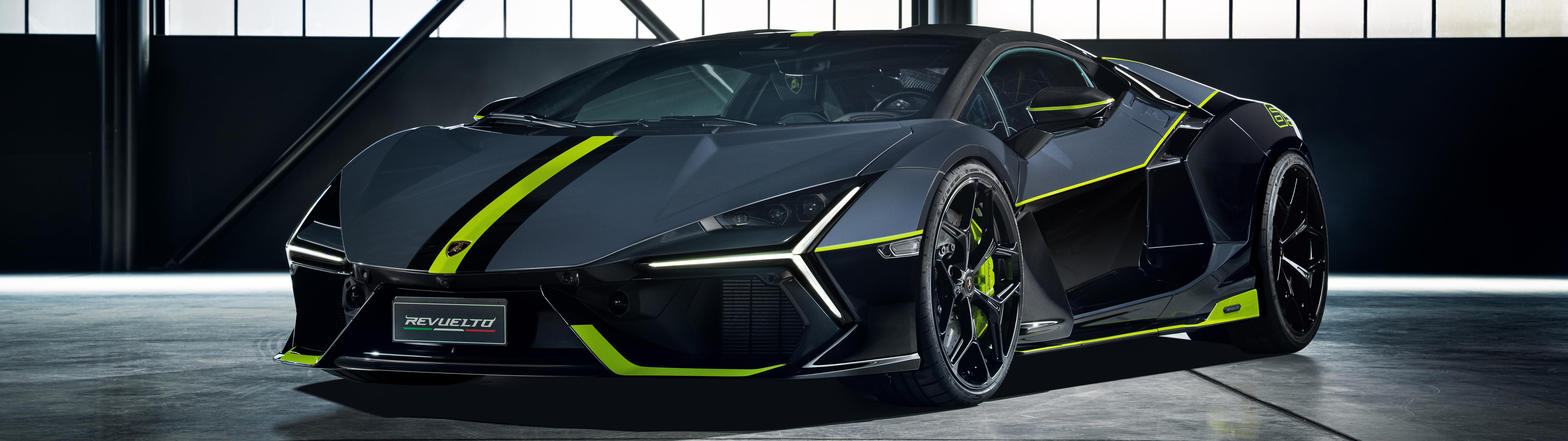 Елегантний концептуальний автомобіль, повністю чорного кольору, який поєднує в собі аеродинамічний дизайн Ducati Panigale V4 та агресивний силует суперкара Lamborghini.